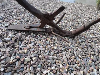 Arados antiguos de metal