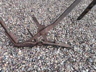 Arados antiguos de metal