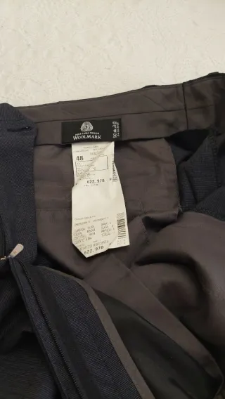 Traje de chaqueta y pantalón gris