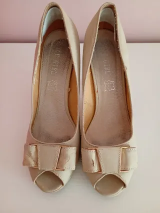Zapatos de tacón beige mujer