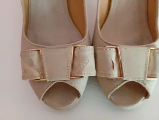 Zapatos de tacón beige mujer