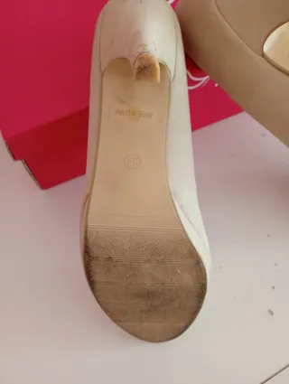 Zapatos de tacón beige mujer
