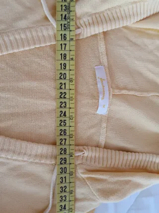 Jersey blanco con cremalleras y amarillo