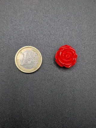 Roselline rosse in resina