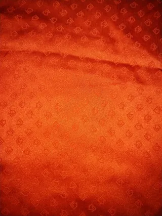 Lenço grande vermelho com padrão