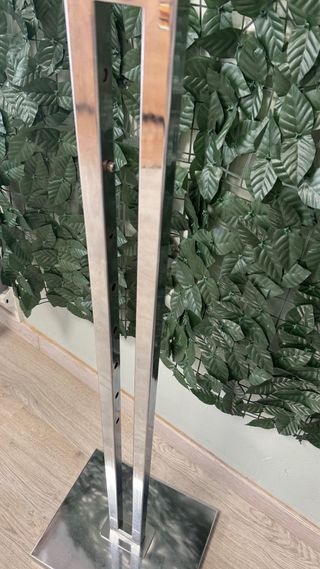 Perchero de aluminio con dos brazos