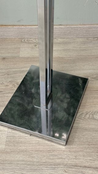 Perchero de aluminio con dos brazos