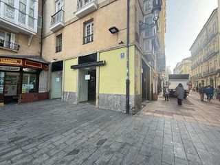 Local comercial en alquiler en Casco Viejo en Vitoria-Gasteiz