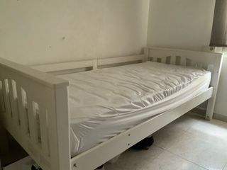 Litera de madera blanca