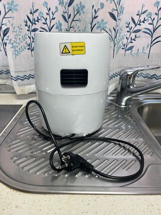 Freidora de aire Konka blanca