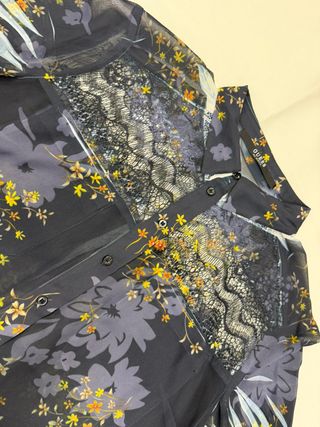 Blusa Guess floral manga larga talla M