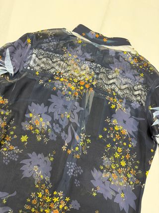 Blusa Guess floral manga larga talla M