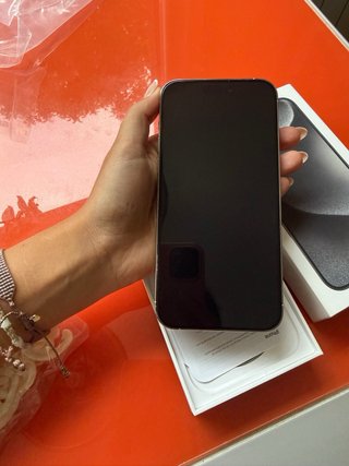 IPhone 14 Pro Max en color blanco plateado
