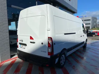 Nissan NV400 2022