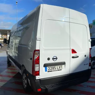 Nissan NV400 2022