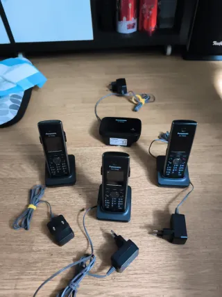 3 Teléfonos Inalámbricos + base Panasonic KX-TGP