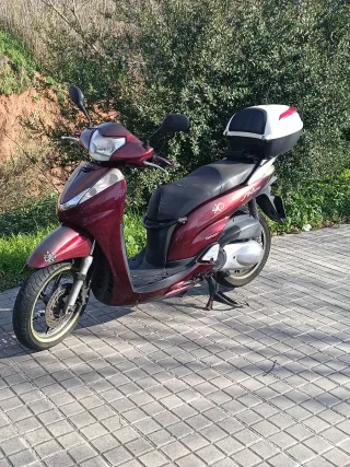 Honda SH300i Roja y Blanca