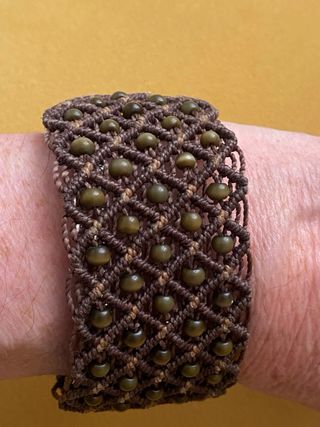 Pulseras con cuentas, varios modelos y precios