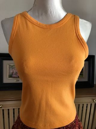 Conjunto Top Naranja y Falda pantalon.