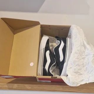 Zapatillas Vans Off The Wall Negras y Blancas