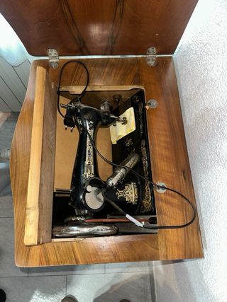 Máquina de coser Singer antigua