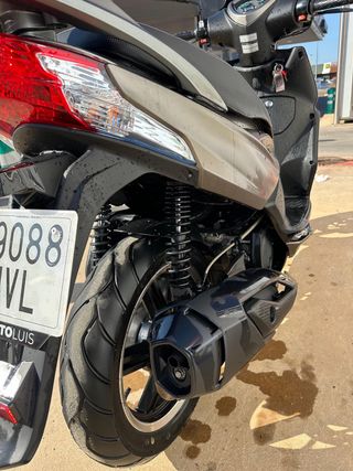 Moto Scooter 125cc Negra y Gris