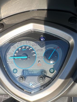 Moto Scooter 125cc Negra y Gris