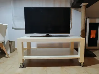 Mesa de TV con ruedas