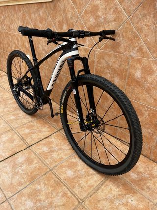 Bicicleta MTB carbono Canyon CF SL 29
