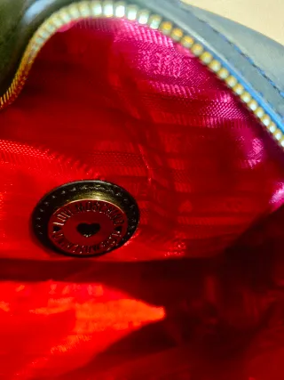 Bolso Love Moschino Negro y Dorado