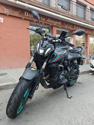 YAMAHA MT-07 2022 + EXTRAS EN PERFECTO ESTADO