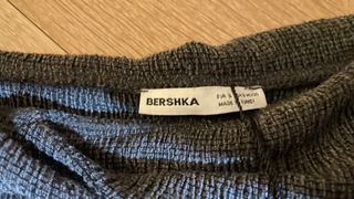 Top Zara cuello barco gris talla S