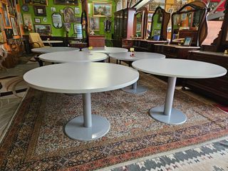 Mesas redondas de reunião - Tampo em madeira e pé