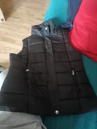 Chaleco negro sin mangas T8 años y 2 XL