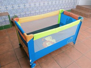 Parque cuna infantil con leones