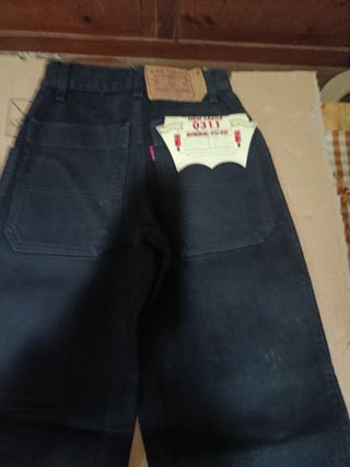 Pantaloni neri
