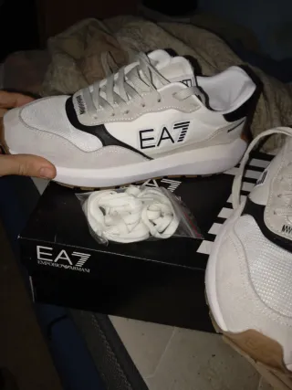 Tenis Emporio Armani grises y blancos