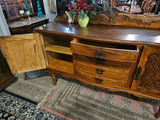 Aparador antigo em madeira