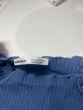 Camiseta Bershka azul manga larga