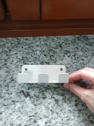 Appendiabiti da parete in metallo bianco