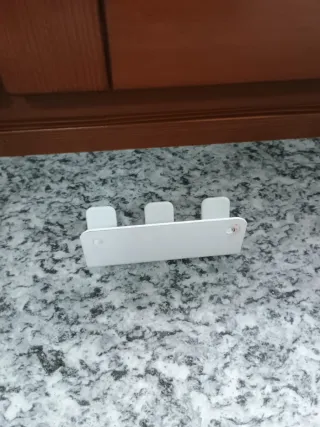 Appendiabiti da parete in metallo bianco