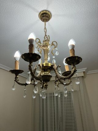 Lámpara de araña antigua dorada