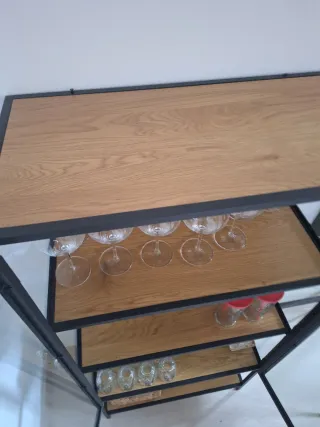 Moderna vitrina Metálica Negra con Estantes de Mad