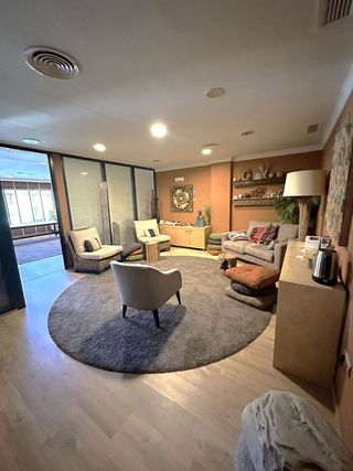 Oficina en venta en Nueva Andalucía centro en Marbella