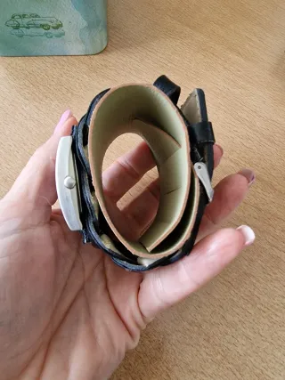 Reloj Stradivarius Cuero Negro y Plata