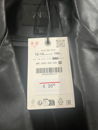 Chaqueta Biker Zara Negra es una talla