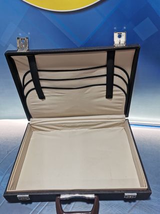 maletín, medidas 43x30x8 cm. clasificador