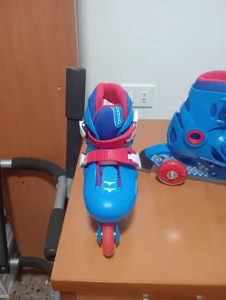 Patines infantiles con casco y protecciones