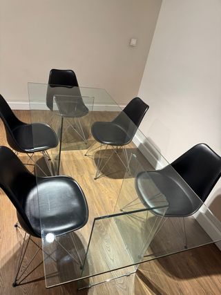 Tavolo da pranzo in vetro e metallo