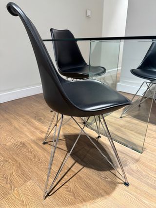 Tavolo da pranzo in vetro e metallo